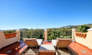 Verrukkelijk penthouse appartement te koop in een luxe complex, eerstelijn golf met zeezicht - Marbella - Estepona 8897 