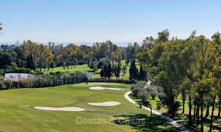 Verrukkelijk penthouse appartement te koop in een luxe complex, eerstelijn golf met zeezicht - Marbella - Estepona 8902