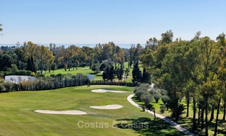 Verrukkelijk penthouse appartement te koop in een luxe complex, eerstelijn golf met zeezicht - Marbella - Estepona 8902 
