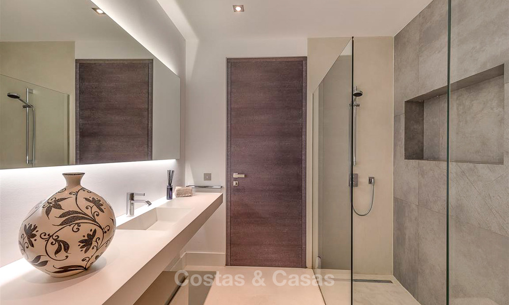 Oogstrelende luxe moderne designer villa met zeezicht te koop in de exclusieve wijk Sierra Blanca - Golden Mile, Marbella 8925