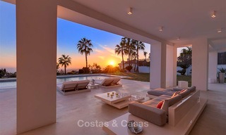 Oogstrelende luxe moderne designer villa met zeezicht te koop in de exclusieve wijk Sierra Blanca - Golden Mile, Marbella 8950 