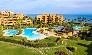 Spectaculaire penthouse met prive zwembad in een luxe complex te koop, eerstelijn strand - New Golden Mile, Marbella - Estepona 9087 
