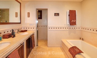 Spectaculaire penthouse met prive zwembad in een luxe complex te koop, eerstelijn strand - New Golden Mile, Marbella - Estepona 9088 