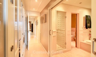Spectaculaire penthouse met prive zwembad in een luxe complex te koop, eerstelijn strand - New Golden Mile, Marbella - Estepona 9090 
