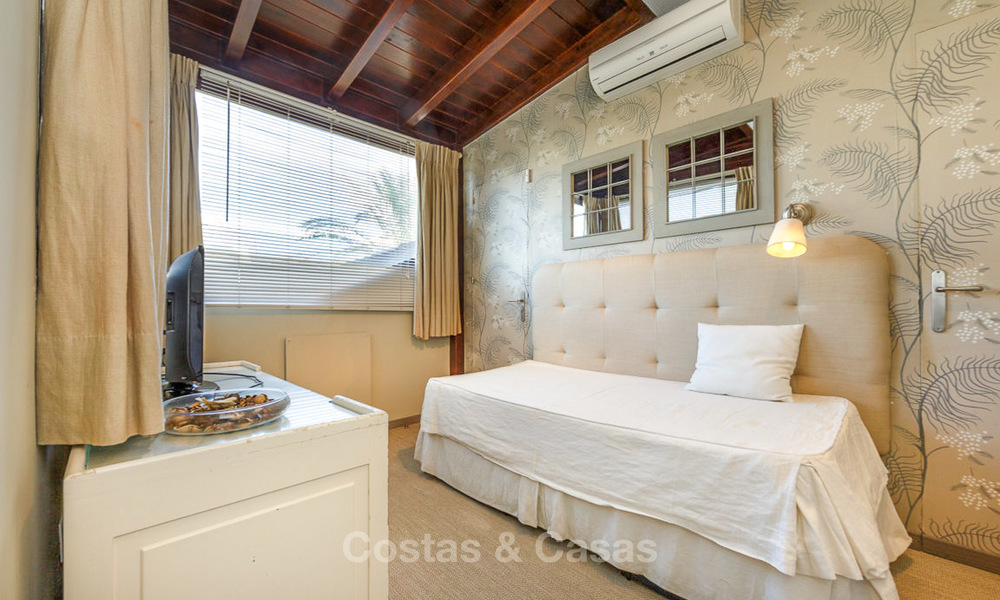 Zeer ruim 4 slaapkamer appartement nabij het strand te koop, met zeezicht en in een prestigieuze urbanisatie, Oost-Marbella 9134
