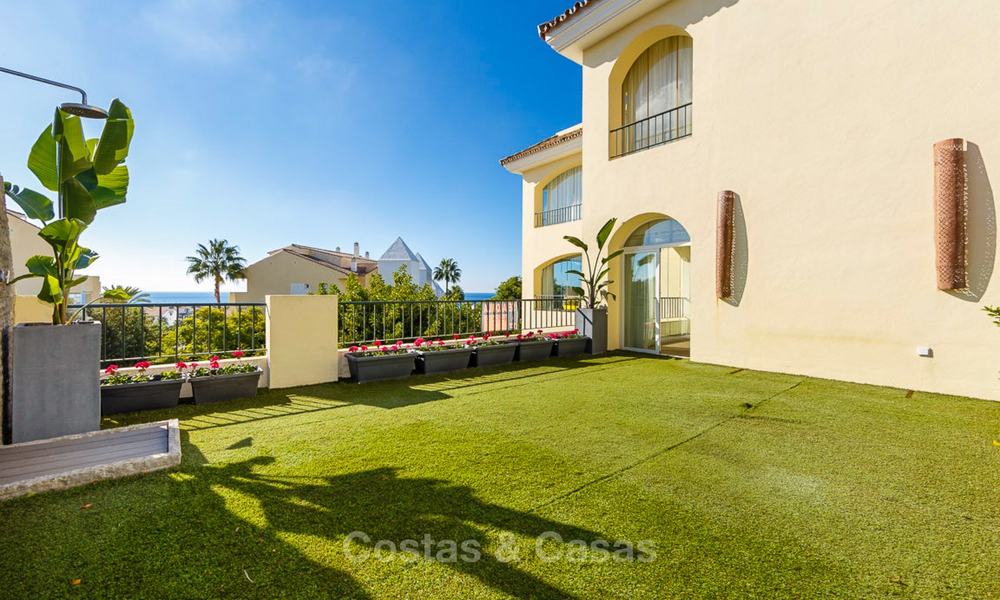 Zeer ruim 4 slaapkamer appartement nabij het strand te koop, met zeezicht en in een prestigieuze urbanisatie, Oost-Marbella 9139