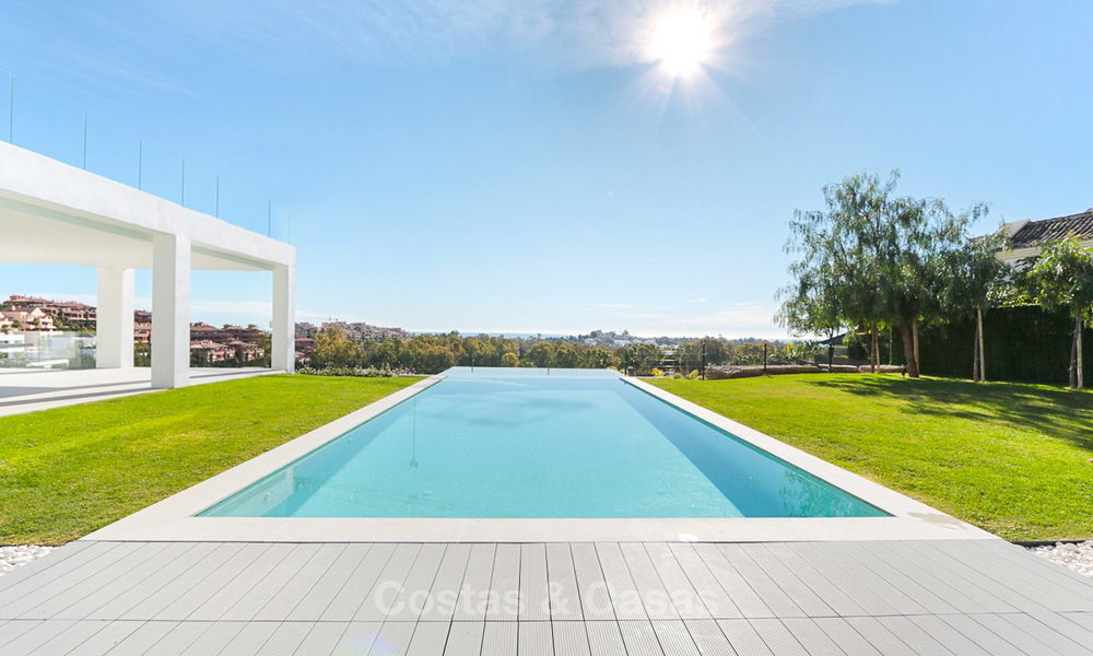 Dringende verkoop! Oogstrelende moderne luxe villa met golf- en zeezicht te koop, instapklaar - Benahavis, Marbella 9313