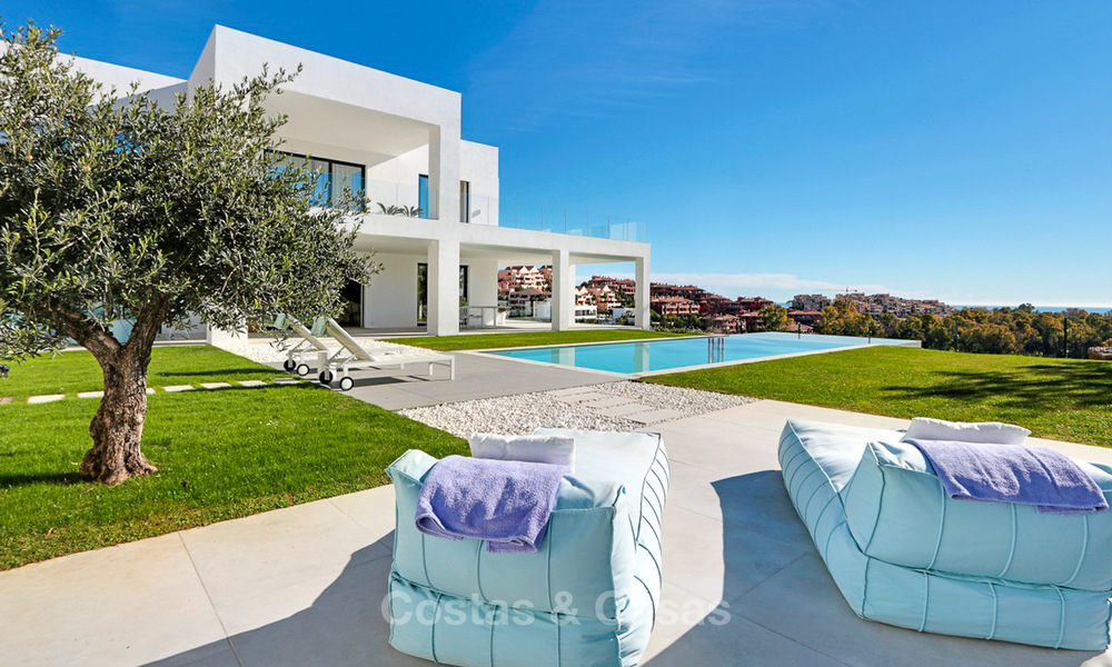 Dringende verkoop! Oogstrelende moderne luxe villa met golf- en zeezicht te koop, instapklaar - Benahavis, Marbella 9314