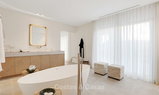 Dringende verkoop! Oogstrelende moderne luxe villa met golf- en zeezicht te koop, instapklaar - Benahavis, Marbella 9330 