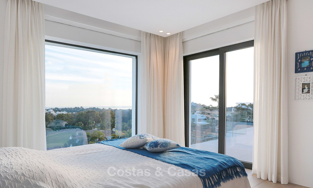 Dringende verkoop! Oogstrelende moderne luxe villa met golf- en zeezicht te koop, instapklaar - Benahavis, Marbella 9331