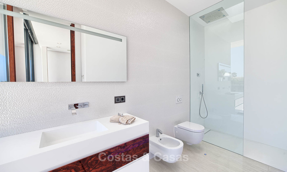 Unieke, moderne luxe villa in de Golf Vallei van Nueva Andalucía, Marbella 9271