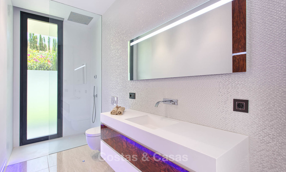 Unieke, moderne luxe villa in de Golf Vallei van Nueva Andalucía, Marbella 9285