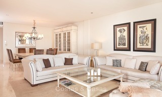 Exclusief eerstelijnsstrand penthouse appartement te koop in Estepona, Costa del Sol. Prijsverlaging. 9376 