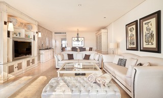 Exclusief eerstelijnsstrand penthouse appartement te koop in Estepona, Costa del Sol. Prijsverlaging. 9377 