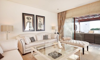 Exclusief eerstelijnsstrand penthouse appartement te koop in Estepona, Costa del Sol. Prijsverlaging. 9347 