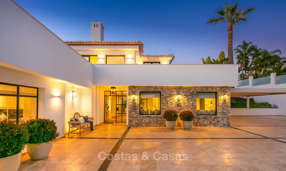 Prestigieuze gerenoveerde luxe villa te koop, eerstelijn golf, Nueva Andalucía, Marbella 9450