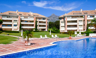 Tijdloze luxe appartementen te koop met zeezicht op de Golden Mile, tussen Puerto Banus en Marbella 22521 