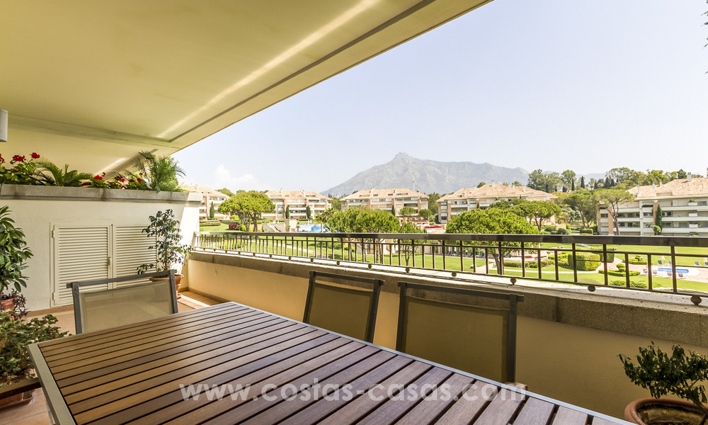 Tijdloze luxe appartementen te koop met zeezicht op de Golden Mile, tussen Puerto Banus en Marbella 22539