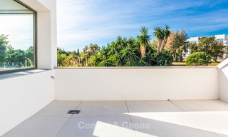 Zeer elegante moderne luxe villa te koop, strandzijde Puerto Banus, Marbella 9518 