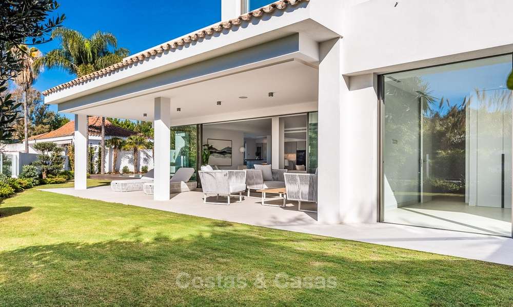 Zeer elegante moderne luxe villa te koop, strandzijde Puerto Banus, Marbella 9534