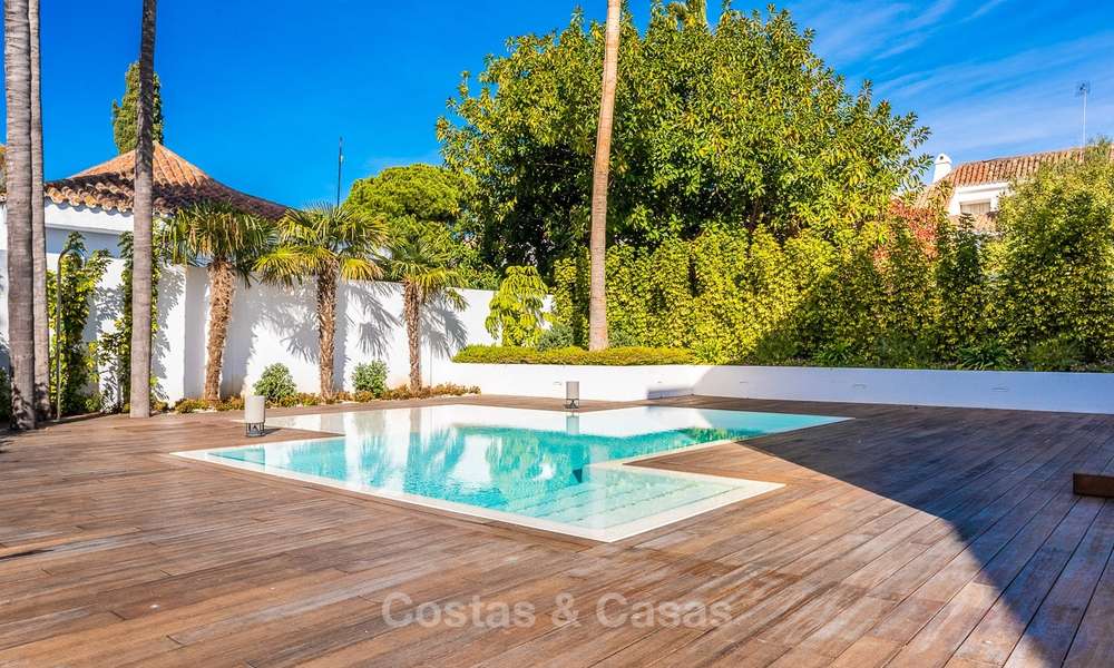 Zeer elegante moderne luxe villa te koop, strandzijde Puerto Banus, Marbella 9536