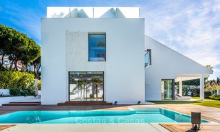 Zeer elegante moderne luxe villa te koop, strandzijde Puerto Banus, Marbella 9538 