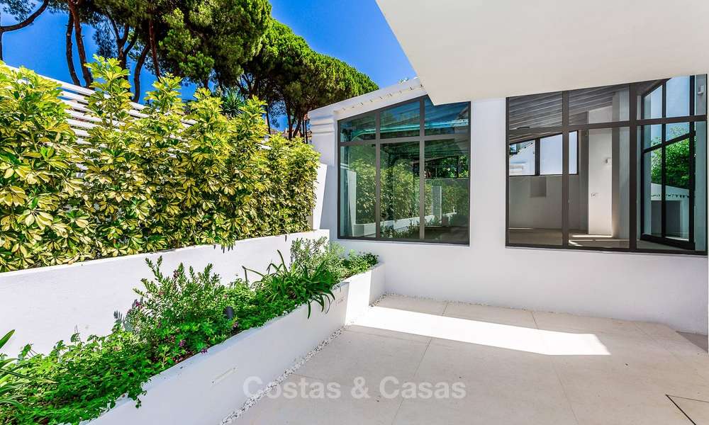 Zeer elegante moderne luxe villa te koop, strandzijde Puerto Banus, Marbella 9563