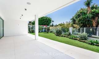 Zeer elegante moderne luxe villa te koop, strandzijde Puerto Banus, Marbella 9568 