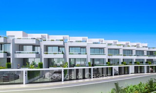 Prachtige nieuwe, moderne schakelvilla´s te koop, op loopafstand van het strand en voorzieningen in Fuengirola, Costa del Sol. Laatste units! 9492 