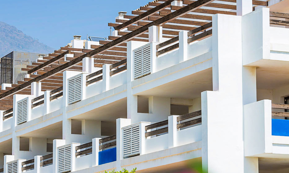 Eerstelijn golf beleggings-appartementen te koop in 4-sterren vakantieoord met golf-, berg- en/of zeezicht in Estepona, Costa del Sol 9897