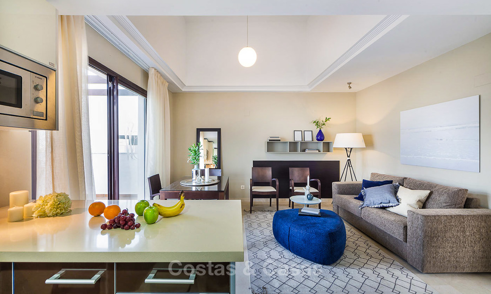 Eerstelijn golf beleggings-appartementen te koop in 4-sterren vakantieoord met golf-, berg- en/of zeezicht in Estepona, Costa del Sol 9918