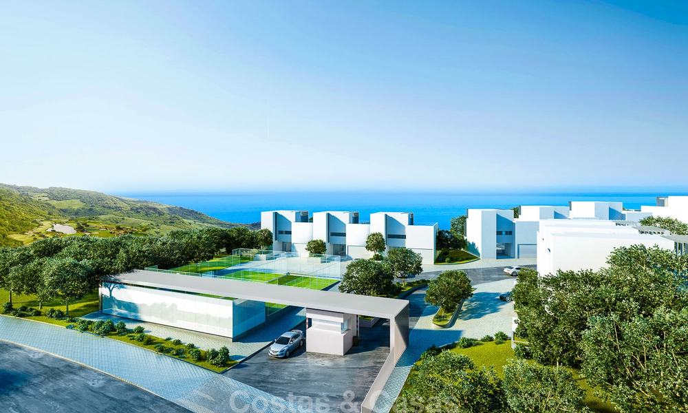 Nieuwe, moderne half vrijstaande villa's met prachtig zeezicht te koop, eerste lijn golf, Sotogrande, Costa del Sol 9929
