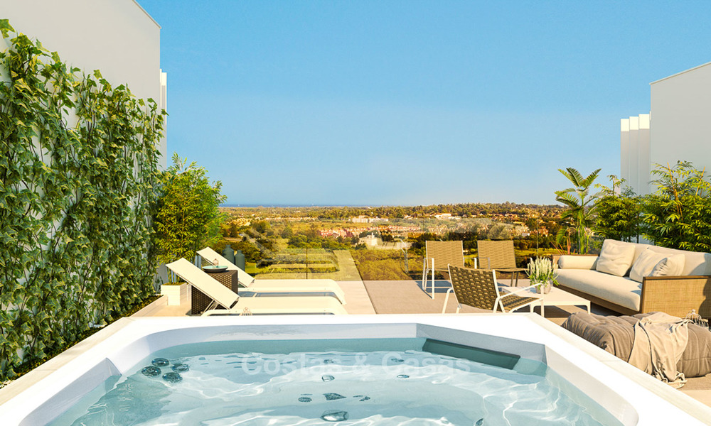 Nieuwe, moderne half vrijstaande villa's met prachtig zeezicht te koop, eerste lijn golf, Sotogrande, Costa del Sol 9946