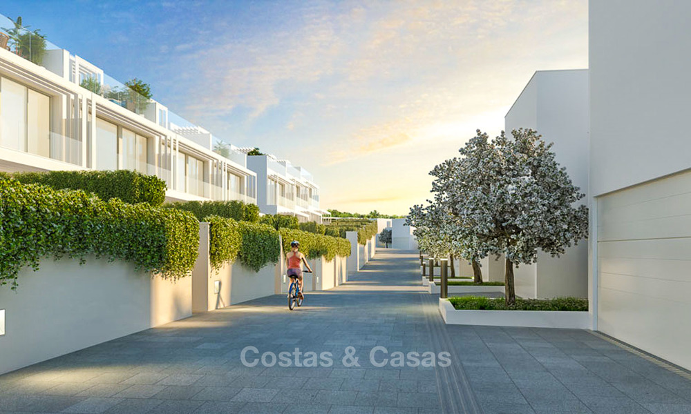 Nieuwe, moderne half vrijstaande villa's met prachtig zeezicht te koop, eerste lijn golf, Sotogrande, Costa del Sol 9951