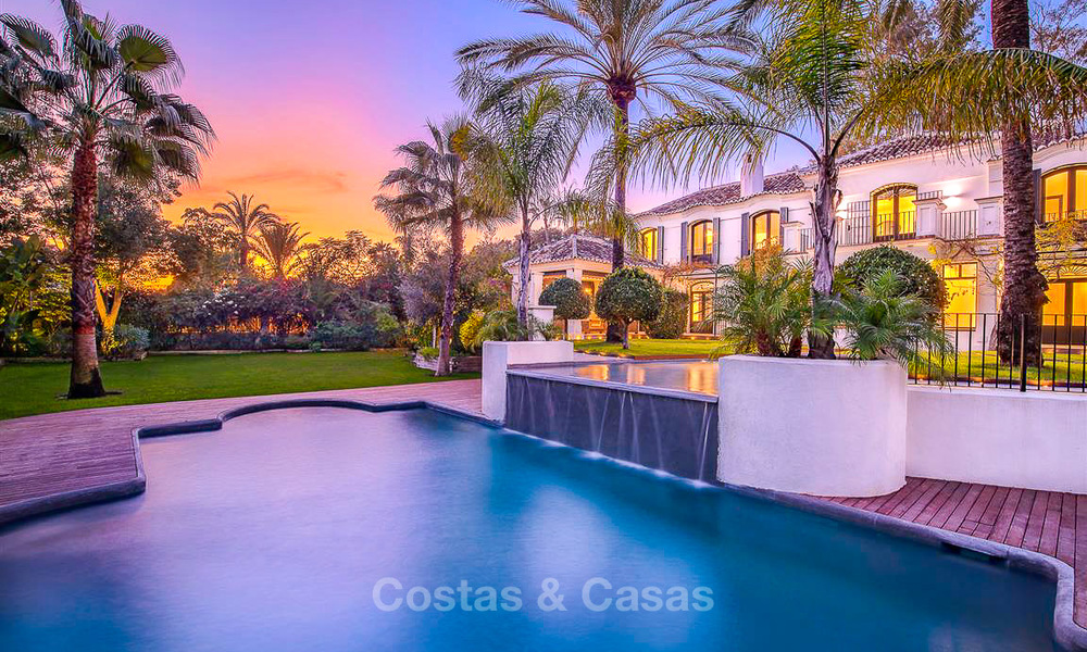 Vorstelijke villa in mediterrane stijl te koop in een prestigieuze woonwijk aan het strand, Guadalmina Baja, Marbella 9963
