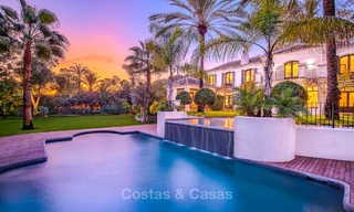 Vorstelijke villa in mediterrane stijl te koop in een prestigieuze woonwijk aan het strand, Guadalmina Baja, Marbella 9963 