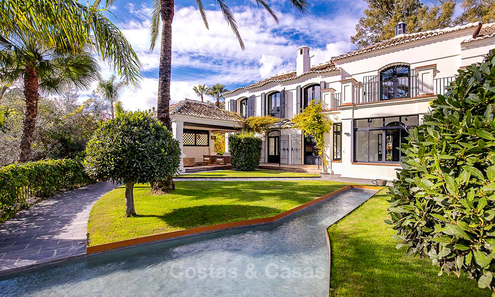 Vorstelijke villa in mediterrane stijl te koop in een prestigieuze woonwijk aan het strand, Guadalmina Baja, Marbella 9972