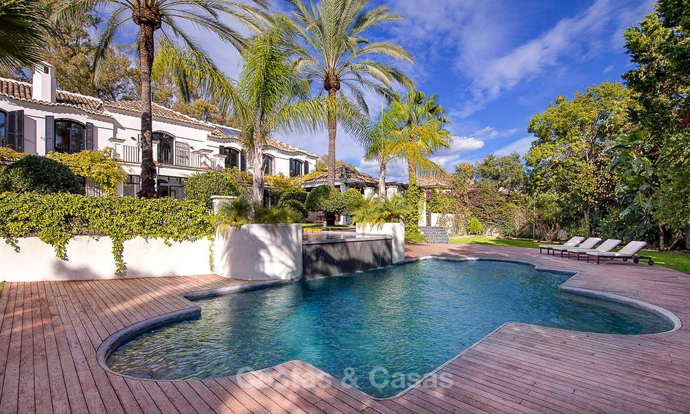 Vorstelijke villa in mediterrane stijl te koop in een prestigieuze woonwijk aan het strand, Guadalmina Baja, Marbella 9973