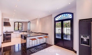 Vorstelijke villa in mediterrane stijl te koop in een prestigieuze woonwijk aan het strand, Guadalmina Baja, Marbella 9976 