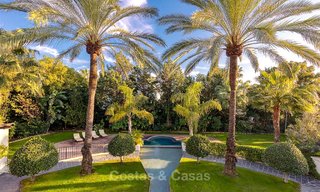 Vorstelijke villa in mediterrane stijl te koop in een prestigieuze woonwijk aan het strand, Guadalmina Baja, Marbella 9991 