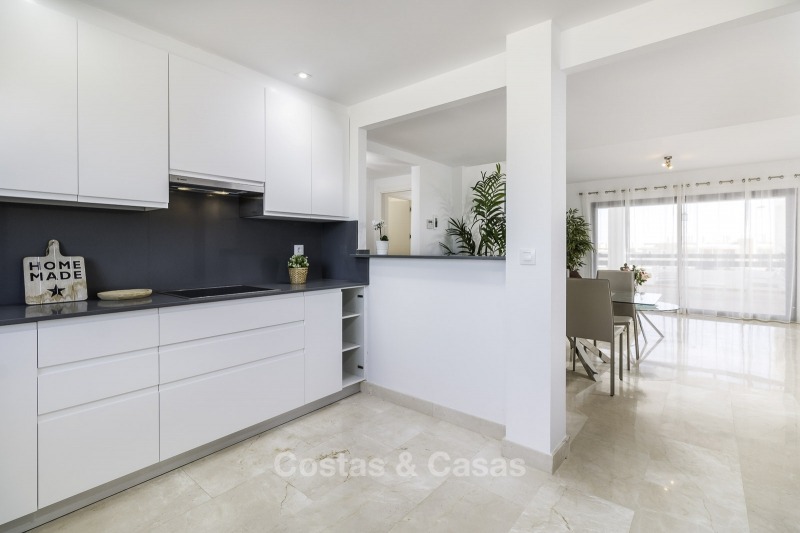 Nieuwe eerstelijns golf appartementen met zeezicht te koop, instapklaar, op loopafstand van het strand - Casares, Costa del Sol 11126 