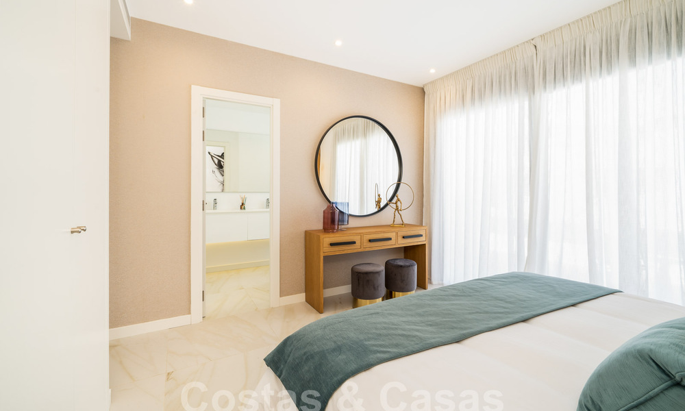 Stijlvolle nieuwe half vrijstaande luxe villa's te koop, New Golden Mile, Marbella - Estepona. Oplevering nakend. Laatste huizen! 35240