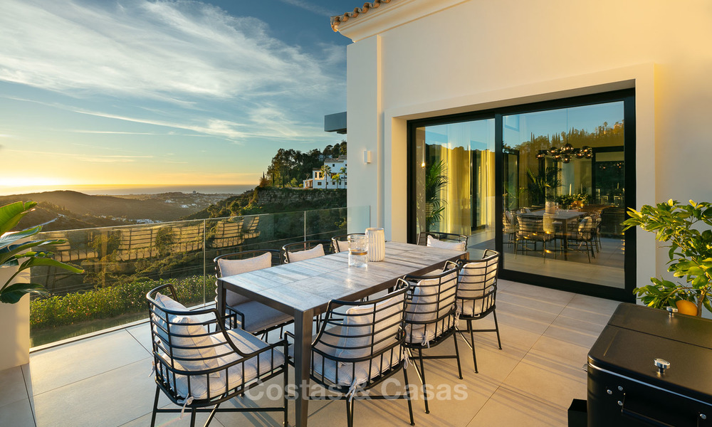 Oogstrelende, volledig gerenoveerde luxe villa met adembenemend zeezicht te koop in El Madroñal, Benahavis - Marbella 10074
