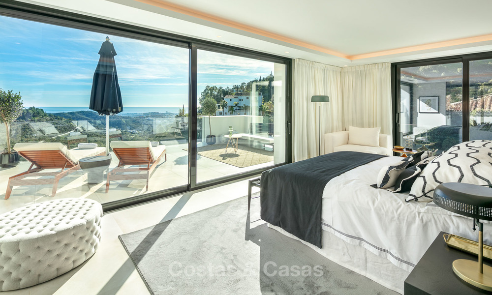 Oogstrelende, volledig gerenoveerde luxe villa met adembenemend zeezicht te koop in El Madroñal, Benahavis - Marbella 10082