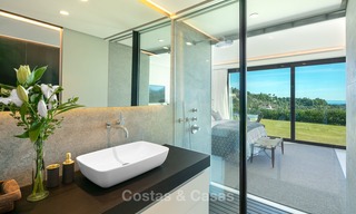 Oogstrelende, volledig gerenoveerde luxe villa met adembenemend zeezicht te koop in El Madroñal, Benahavis - Marbella 10085 