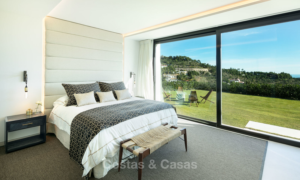 Oogstrelende, volledig gerenoveerde luxe villa met adembenemend zeezicht te koop in El Madroñal, Benahavis - Marbella 10087