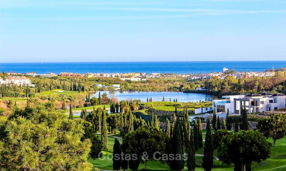 Gloednieuwe hedendaagse luxe villa met panoramisch zeezicht te koop, in een exclusief golfresort, Benahavis - Marbella 10095