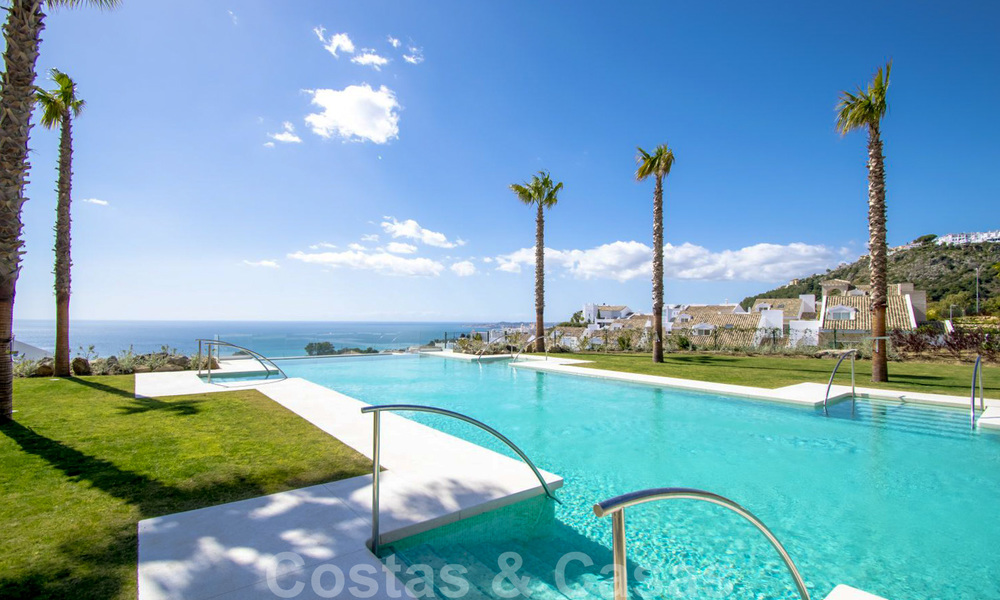 Ruime en moderne exclusieve villa's met prachtig panoramisch zeezicht te koop - Benalmadena, Costa del Sol 26502
