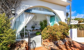Charmant, zeer ruim duplex appartement te koop, eerstelijnstrand en jachthaven van Cabopino, Oost Marbella 10260 