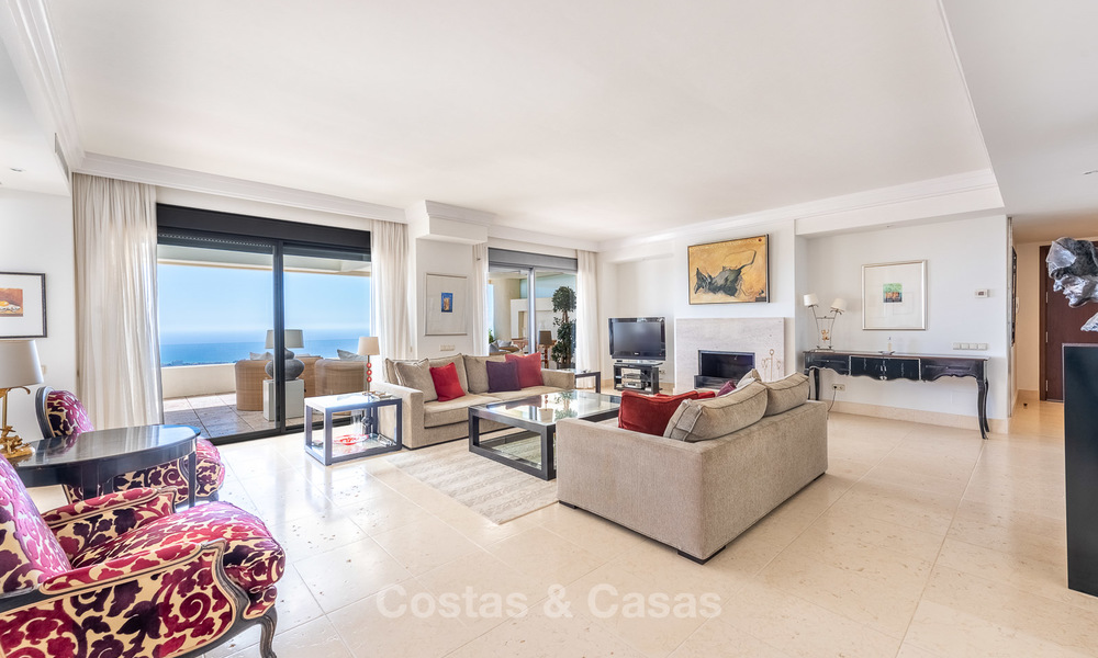 Indrukwekkend en luxueus modern penthouse appartement met panoramisch zeezicht te koop, Marbella East 10285